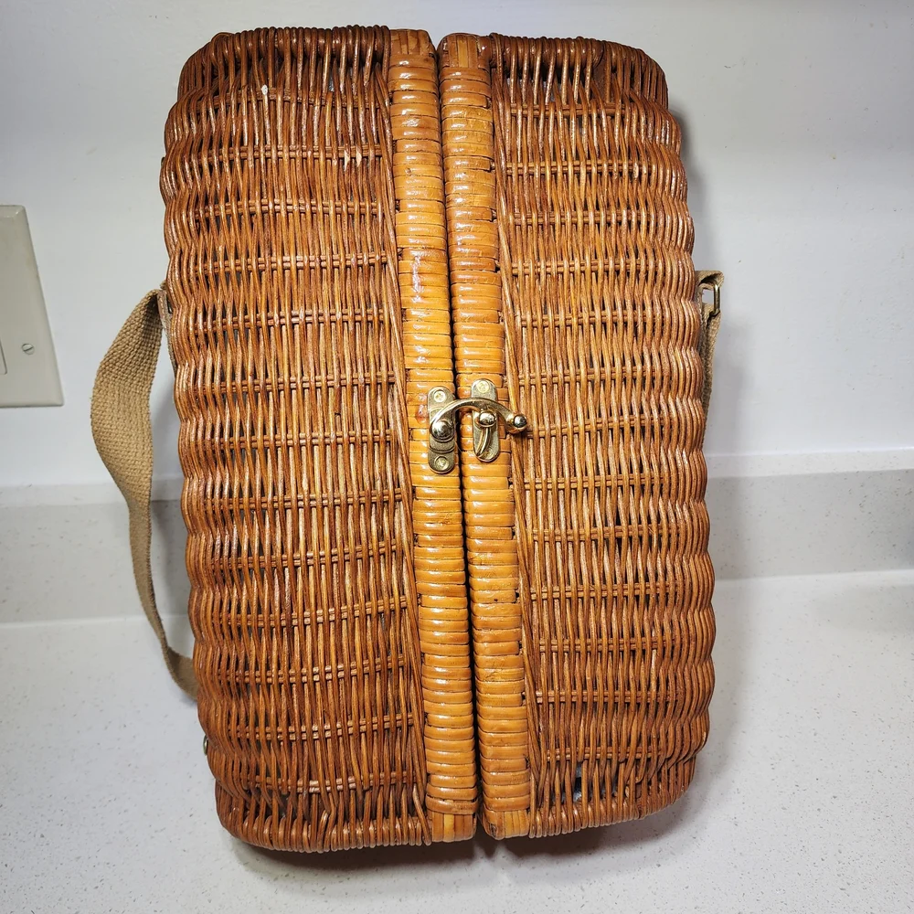 Vintage PicNic Rattan Basket For Wine, Wine Glasses And Accessories - Picture 1 of 14